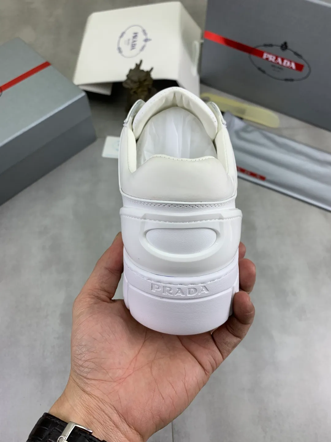 Men's men's shoes P560💰 [Real Price] Popular models are on the official website, 🆘 Trendy brand (Prada) mainly promotes popular models, avant-garde and versatile fashionable men's shoes private version mold opening, cowhide surface splicing 1:1.. Stylish and simple, original imported cowhide lining cowhide feet; the atmosphere and personality are more fashionable, eye-catching and pursuing class. It will subvert the old ideas and be a must-have for fashionistas who want to spend time with you! Must keep it! Tall and comfortable, large and low, high-end quality workmanship. Code number: 38-45 2️⃣optional.